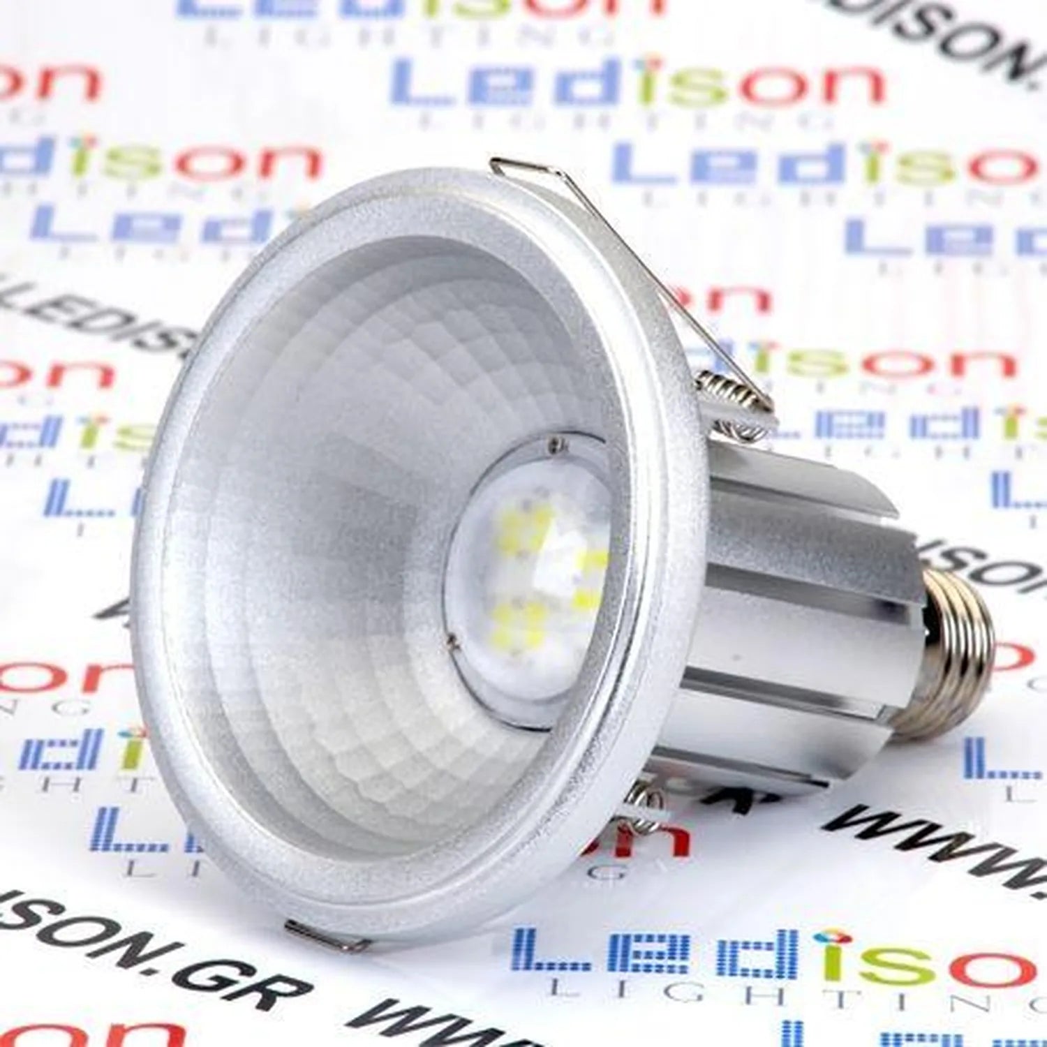Pharox 800 PAR38 LED bulb with E27 base on branded background, showing reflector dome and internal LED chip.
