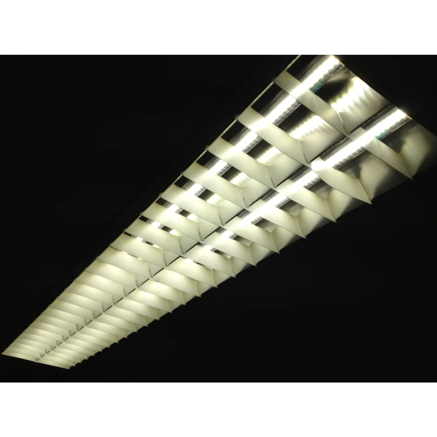 T5 LED tube light fixture mounted horizontally showing multiple parallel fluorescent tubes with white diffusers against a bla